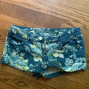 Cute floral shorts!! Very nice denim quality!